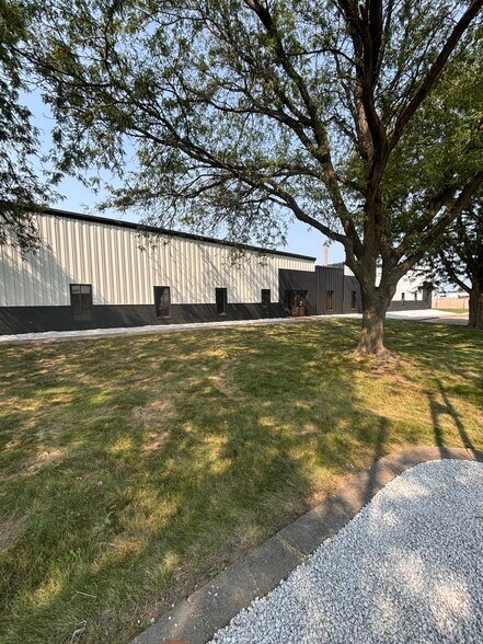 1800 Hull Ave, Des Moines, IA à louer - Photo du bâtiment - Image 3 de 34
