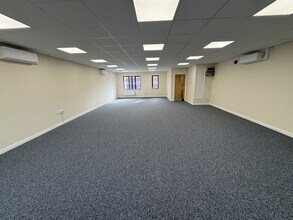 Tollgate, Eastleigh for lease Interior Photo- Image 2 of 5