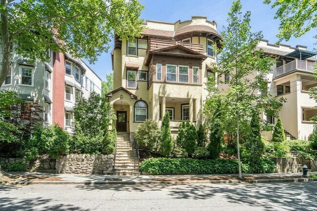 Plus de détails pour 201 Rawson Rd, Brookline, MA - Multi-résidentiel à vendre
