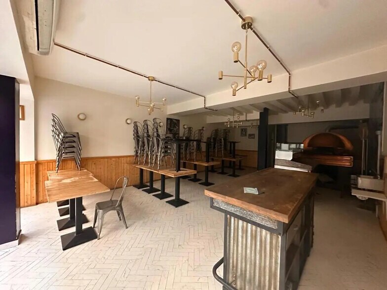 Retail in Paris for lease - Building Photo - Image 1 of 6