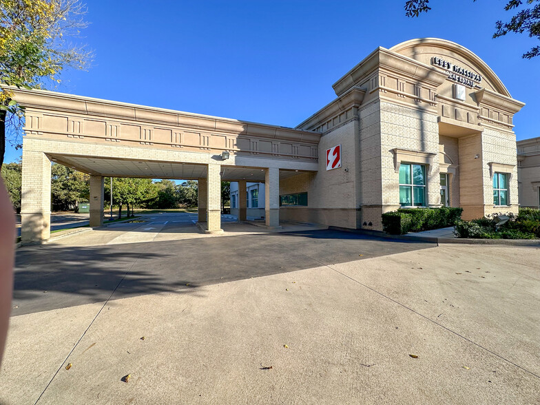 1900 Ballpark Way, Arlington, TX for lease - Building Photo - Image 3 of 21