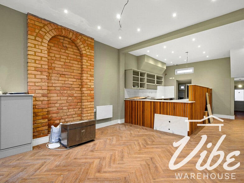 207 Whittington Rd, Londres à louer - Photo du bâtiment - Image 2 de 6