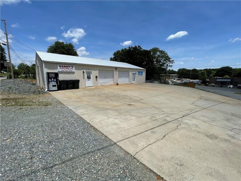 302 S Main St, King, NC for sale - Primary Photo - Image 1 of 19