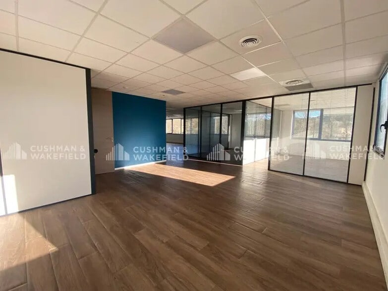 1 Rue Mahatma Gandhi, Aix-en-Provence for lease - Interior Photo - Image 3 of 10