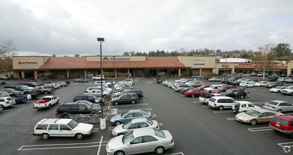 1081-1139 S Mission Rd, Fallbrook, CA à louer - Photo du bâtiment - Image 2 de 9