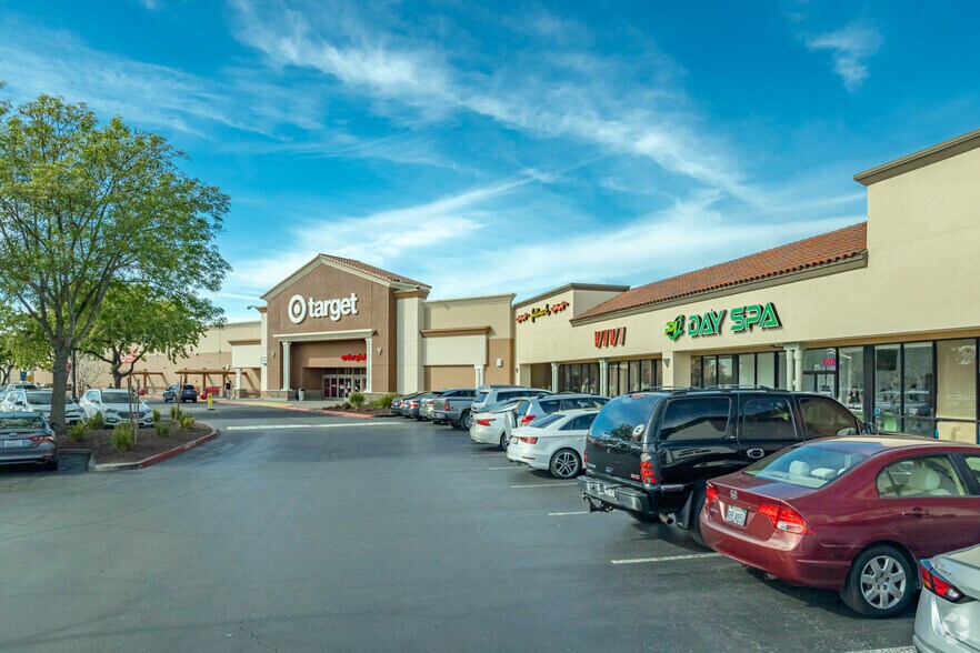 7401-7727 Laguna Blvd, Elk Grove, CA à louer - Photo du bâtiment - Image 1 de 9