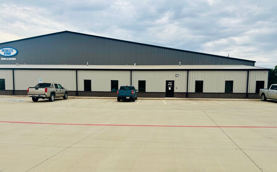 1115 S Loop 289, Lubbock, TX à louer - Photo du bâtiment - Image 3 de 8