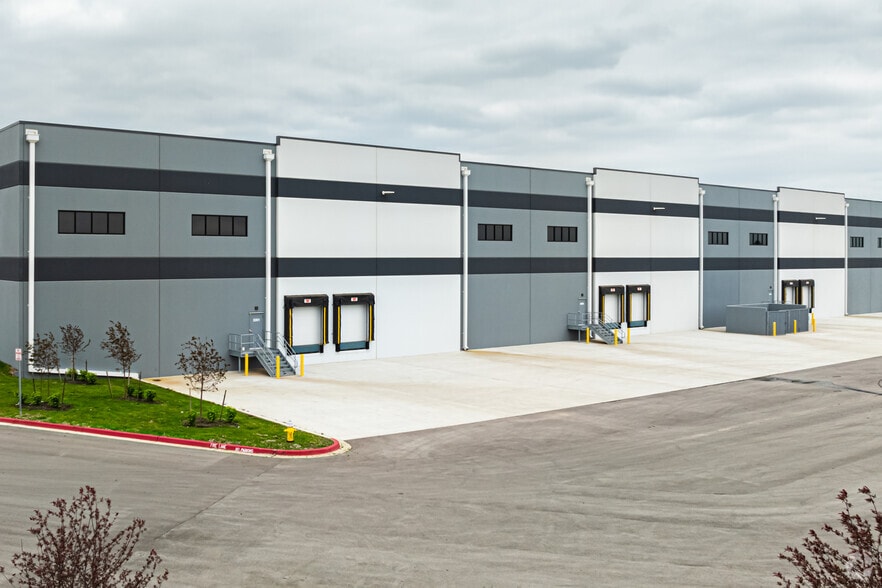 2201 NE Town Centre Blvd, Lee's Summit, MO for lease - Building Photo - Image 3 of 6