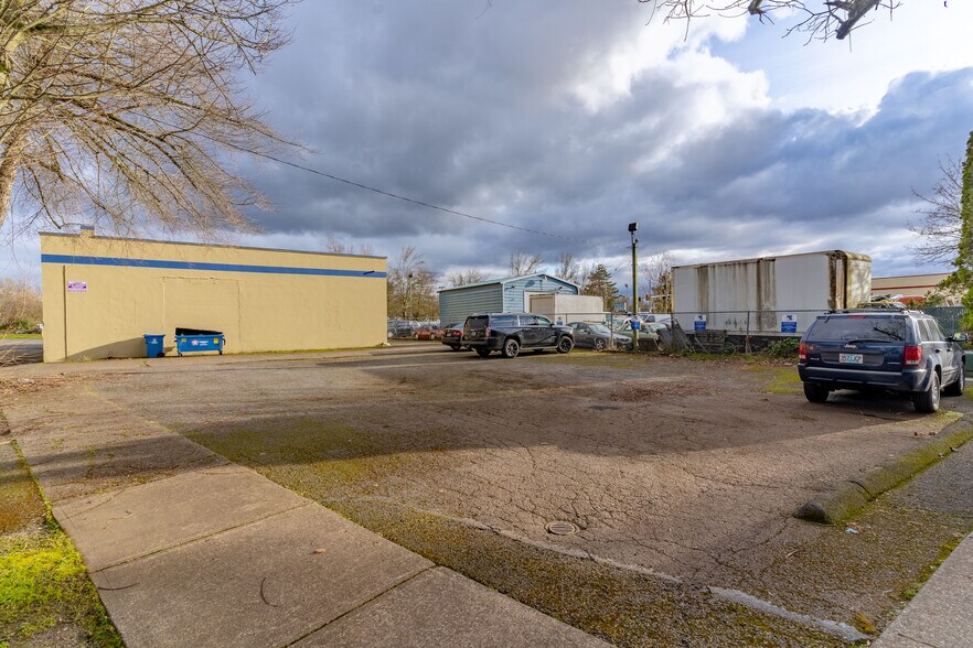 2195 Fairgrounds Rd NE, Salem, OR à louer - Photo du bâtiment - Image 2 de 7