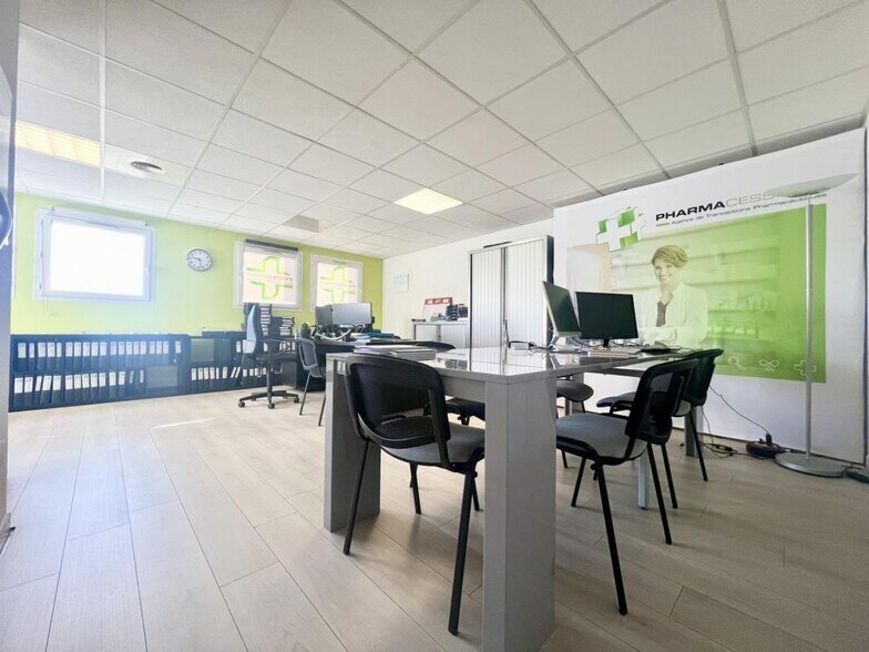Bureau dans Nîmes à louer - Photo intérieure - Image 2 de 10
