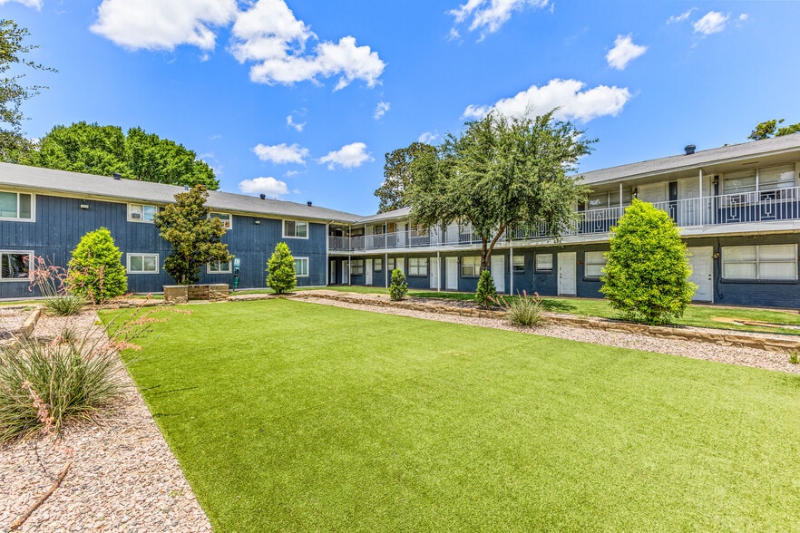 4950 Live Oak St, Dallas, TX for sale - Building Photo - Image 2 of 8