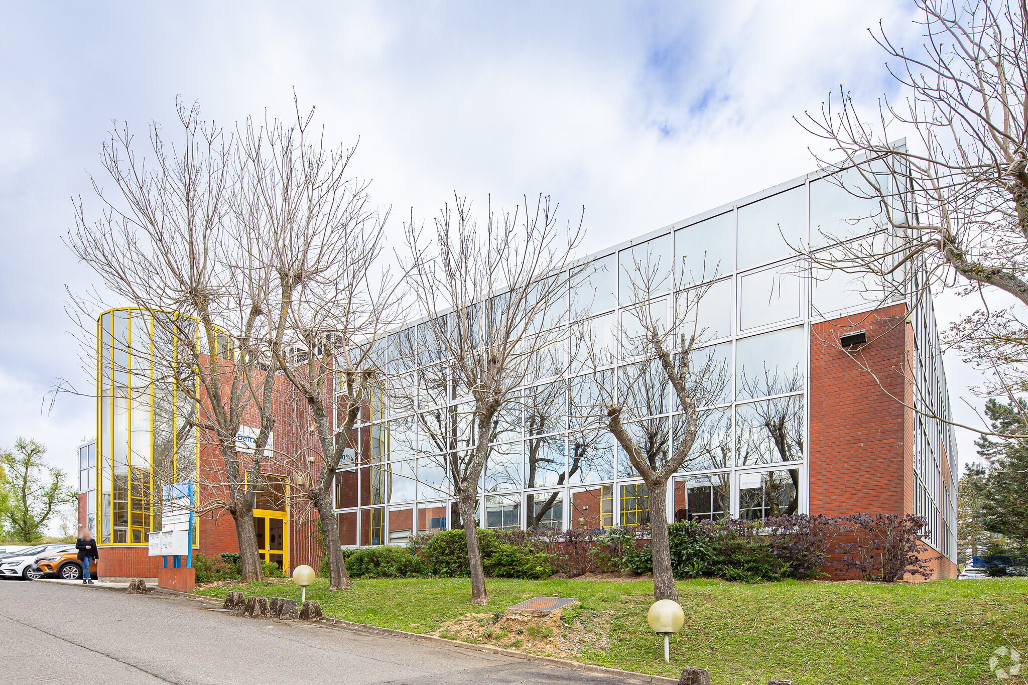 9 Avenue Du Canada, Les Ulis for lease Primary Photo- Image 1 of 3