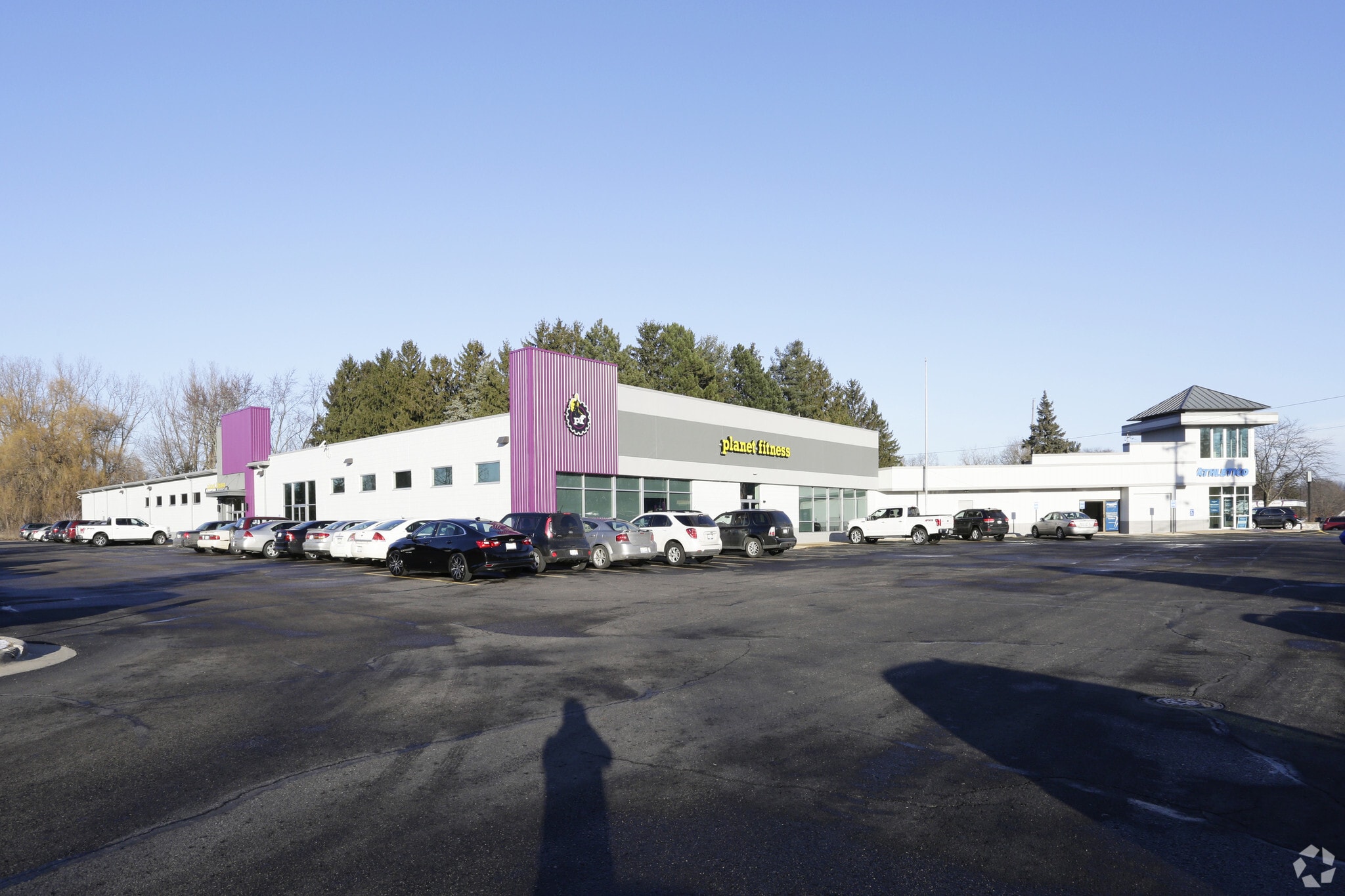 2807 Lake Michigan Dr NW, Grand Rapids, MI for lease Primary Photo- Image 1 of 53
