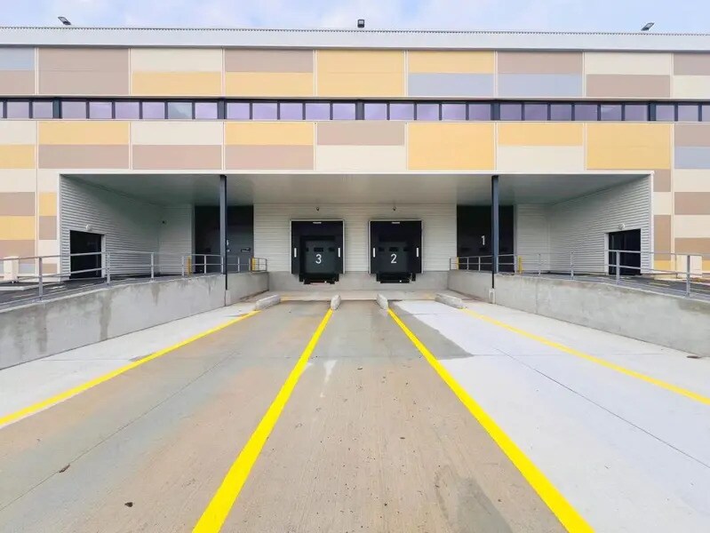Flex dans Plaisir à louer Photo du bâtiment- Image 1 de 24