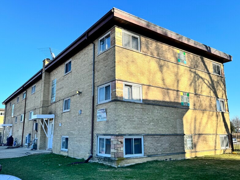 108 W Elizabeth Dr, Addison, IL à vendre - Photo du bâtiment - Image 3 de 8