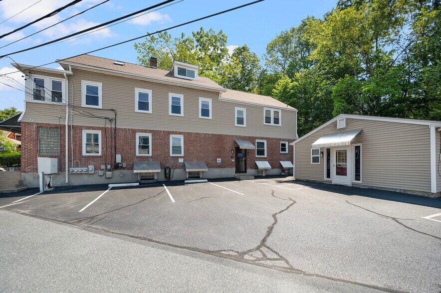 15 Thomas St, North Providence, RI à vendre - Photo du bâtiment - Image 2 de 44