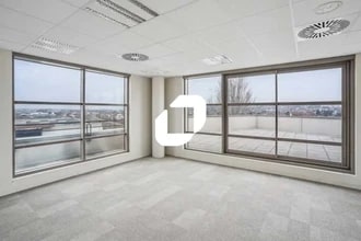 2 Avenue De La Carelle, Villeneuve-le-Roi for lease Interior Photo- Image 1 of 6