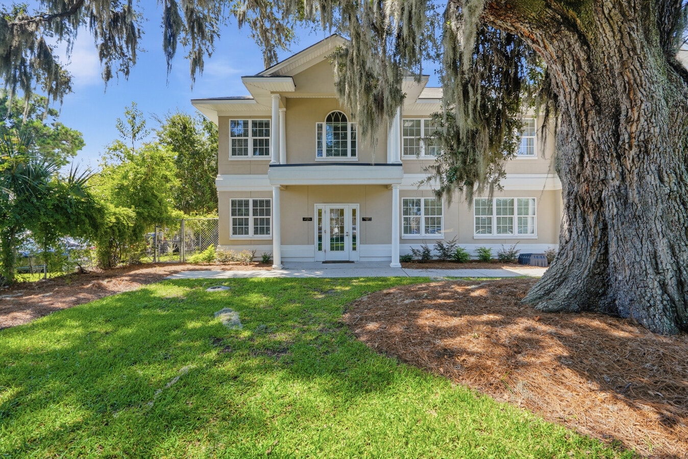 37 W Fairmont Ave, Savannah, GA 31406 - Unit 201 -  - Interior Photo - Image 1 of 14