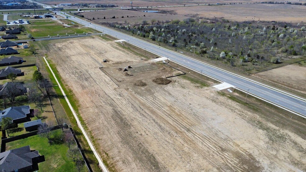 5516 E 146th St N, Collinsville, OK à vendre - Photo du bâtiment - Image 2 de 5