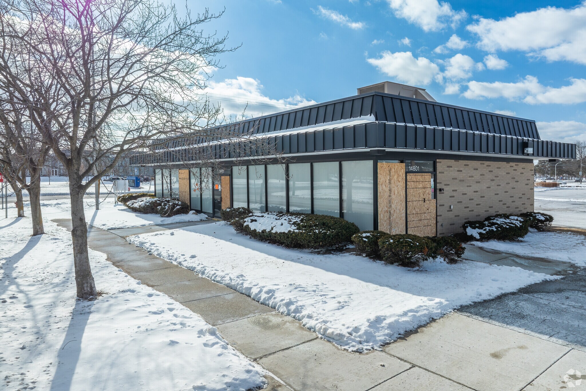 14801 E 12 Mile Rd, Warren, MI à vendre Photo principale- Image 1 de 25