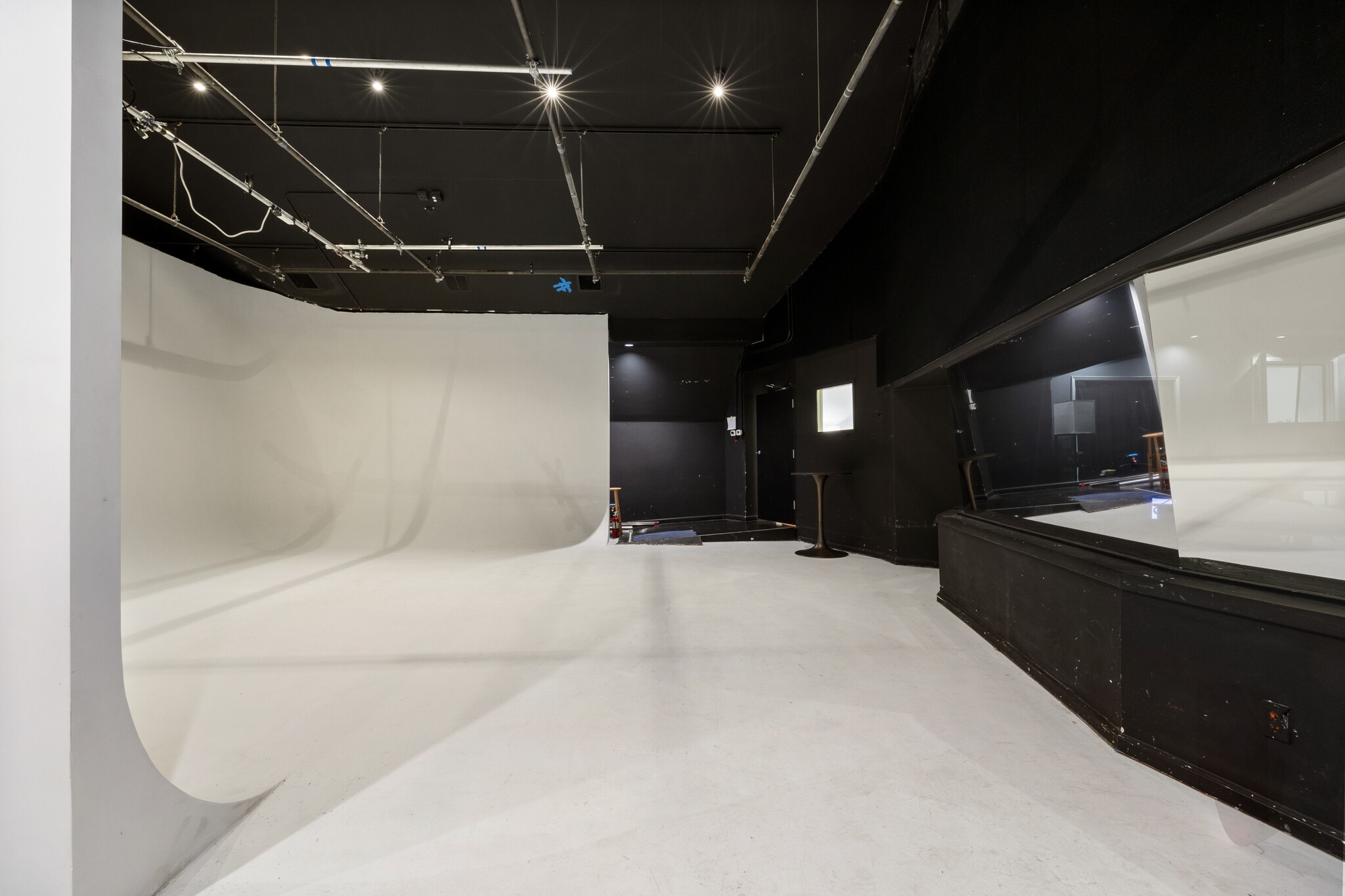 5250 Vineland Ave, North Hollywood, CA for lease Building Photo- Image 1 of 12