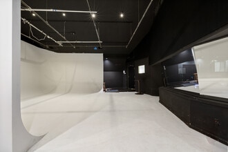 5250 Vineland Ave, North Hollywood, CA for lease Building Photo- Image 1 of 12