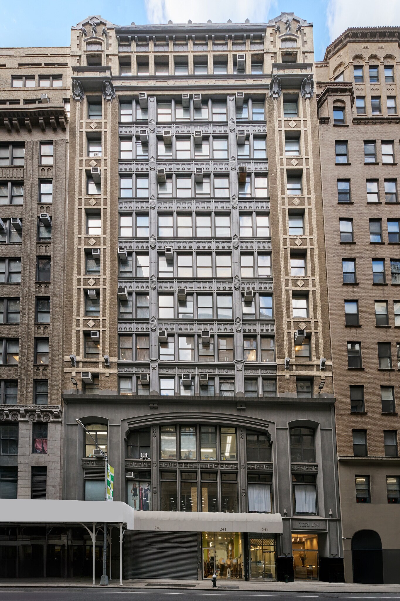 241 W 37th St, New York, NY à louer Photo principale- Image 1 de 19