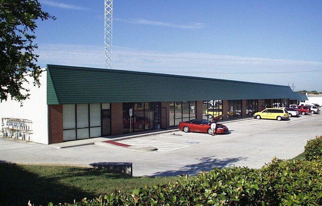 More details for 1400 Moccassin Trl, Lewisville, TX - Industrial for Lease