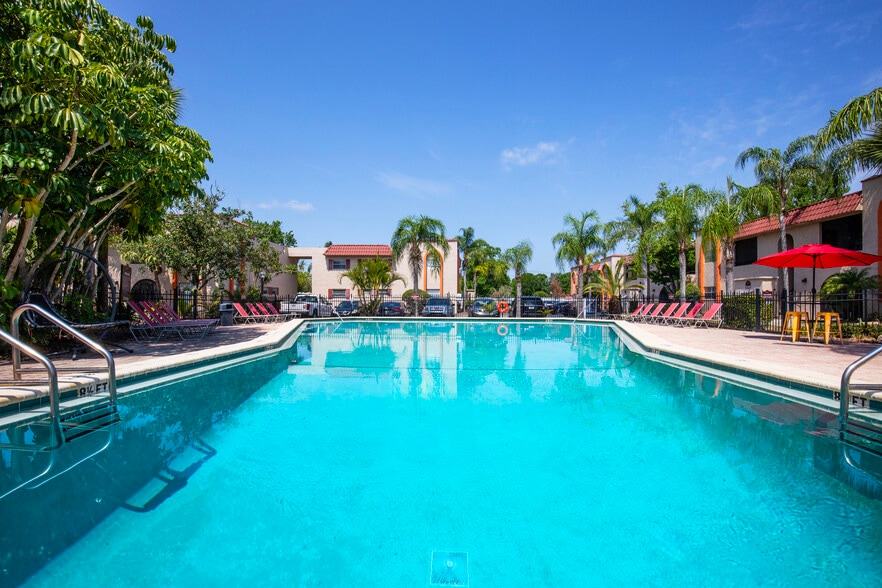 5528 Cinderlane Pky, Orlando, FL à vendre - Photo du bâtiment - Image 2 de 6