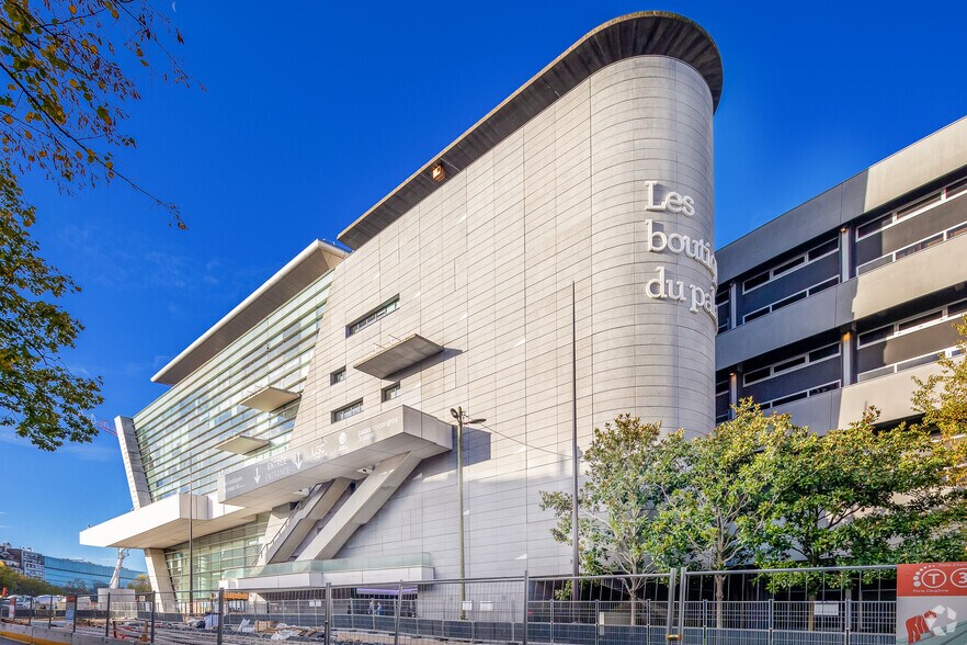 2-16 Place De La Porte Maillot, Paris for lease - Primary Photo - Image 1 of 7