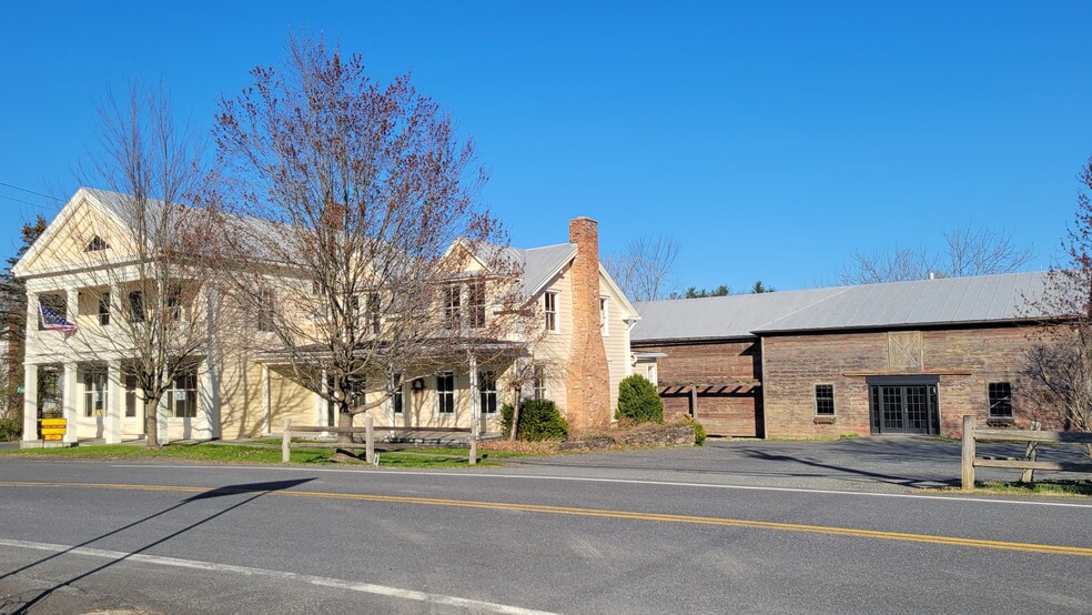 2948 County Route 9, East Chatham, NY à vendre - Photo du bâtiment - Image 1 de 1