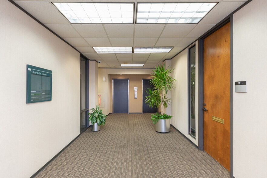 16902 El Camino Real, Houston, TX à vendre - Photo intérieure - Image 3 de 7