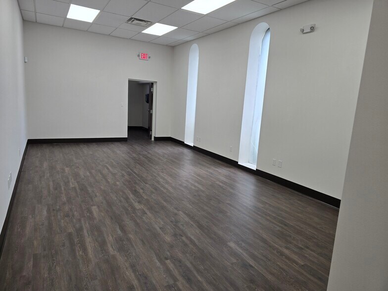 198 Broadway Ave, Kissimmee, FL à louer - Photo du bâtiment - Image 3 de 7
