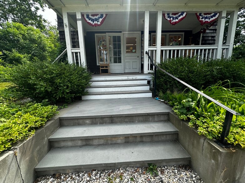 144 N Main St, East Hampton, NY for lease - Building Photo - Image 3 of 10