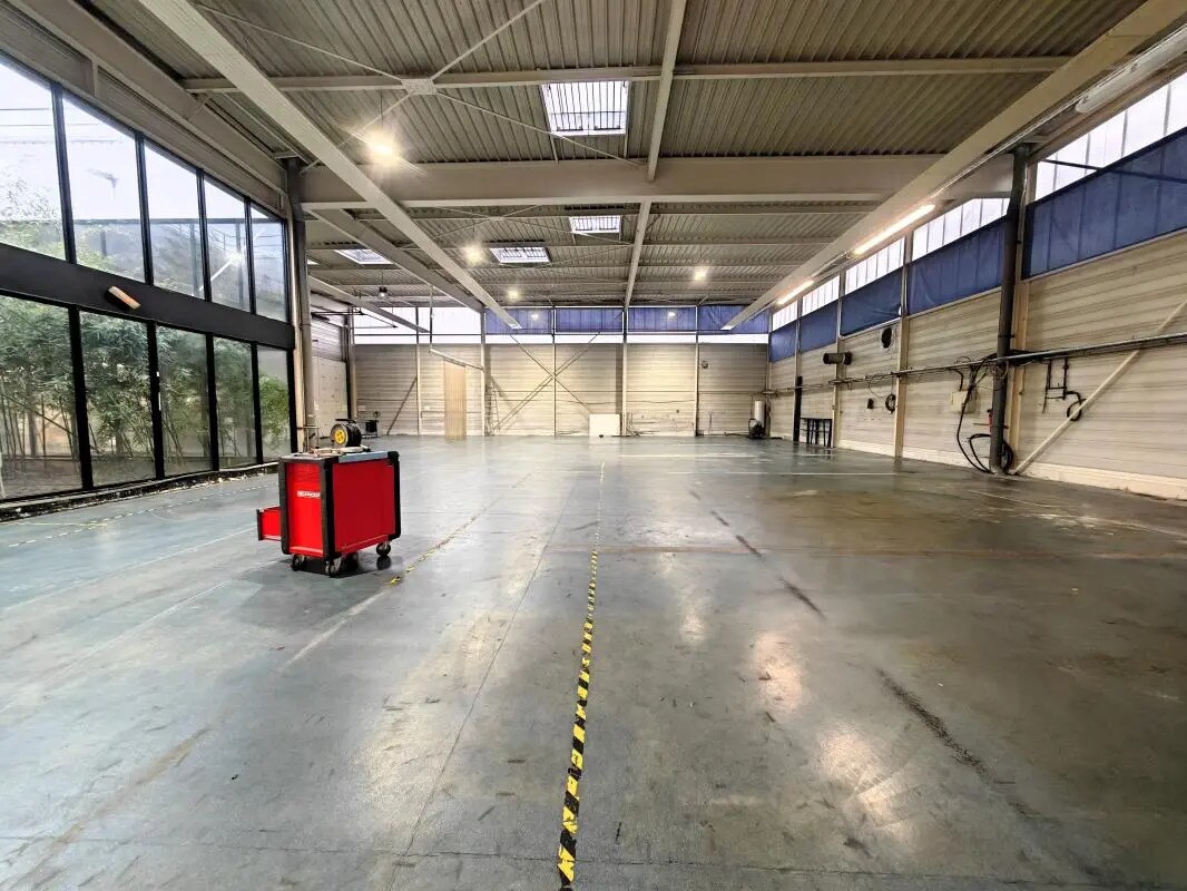 Industrial in Champigny-sur-Marne for sale Building Photo- Image 1 of 18