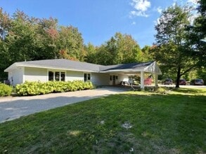 615 Beardsley St, Boyne City, MI for sale Interior Photo- Image 2 of 21