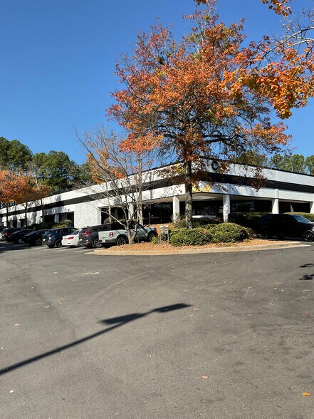 2700 Northeast Expy, Atlanta, GA à louer - Photo du bâtiment - Image 3 de 3