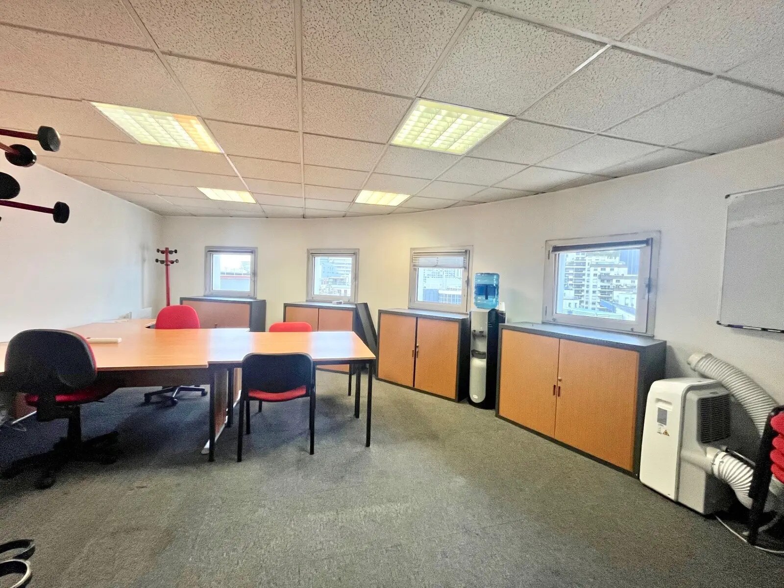 Office in Paris for lease Interior Photo- Image 1 of 6