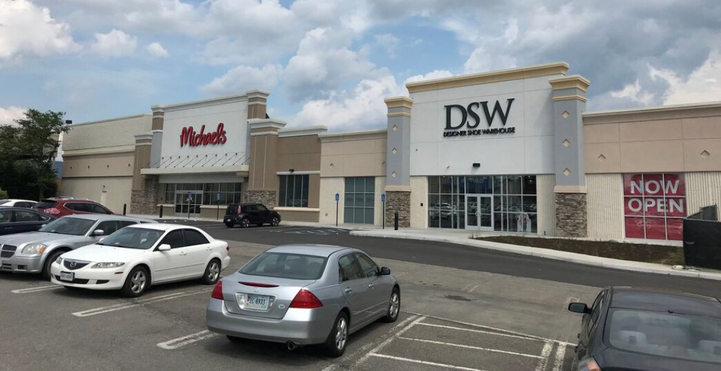 1900-1910 Valley View Blvd, Roanoke, VA à louer Photo du bâtiment- Image 1 de 2