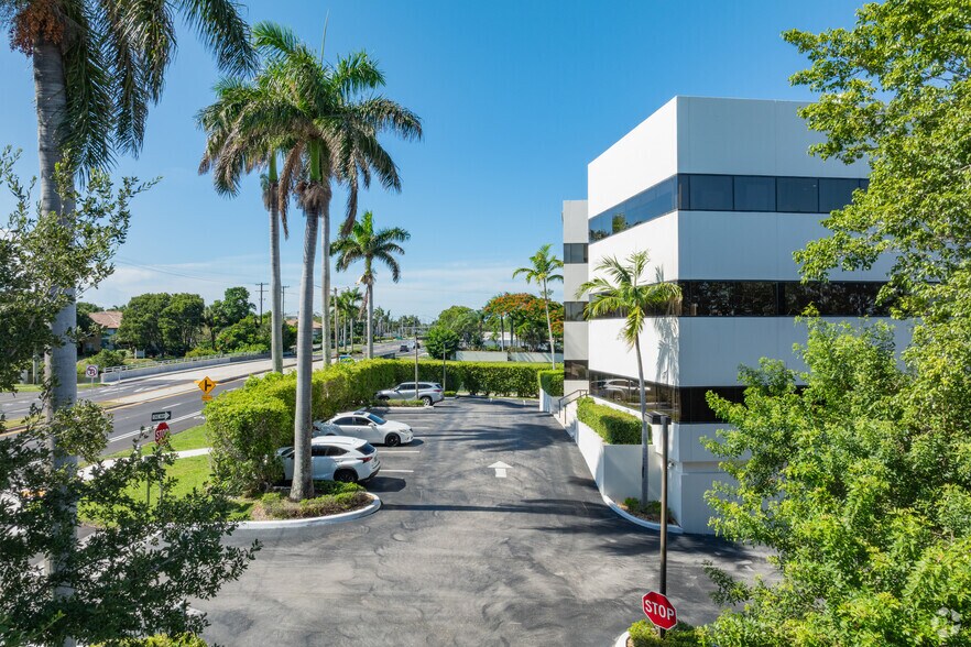 8000 N Federal Hwy, Boca Raton, FL à louer - Photo du bâtiment - Image 2 de 13