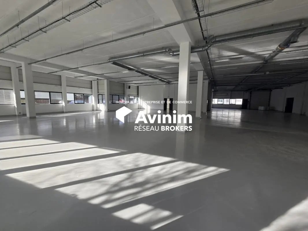 Industrial in Cergy for lease Interior Photo- Image 1 of 3