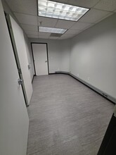 4102 Woodlawn Ave, Pasadena, TX à louer Photo intérieure- Image 2 de 11