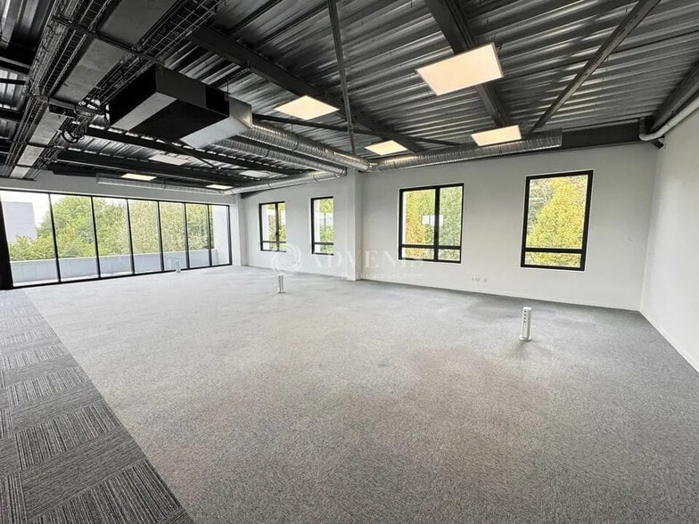 Industrial in Collégien for lease - Building Photo - Image 2 of 9