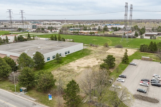 More details for 2375 St. Laurent Blvd, Ottawa, ON - Land for Sale