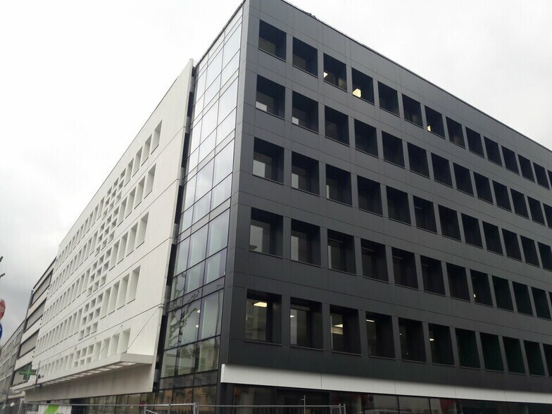 Office in Rouen for lease - Building Photo - Image 1 of 11