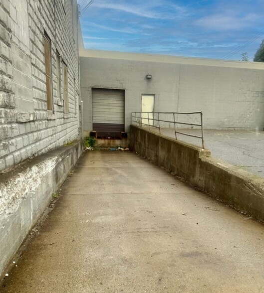 1115 Center St, Lansing, MI for sale - Building Photo - Image 2 of 10