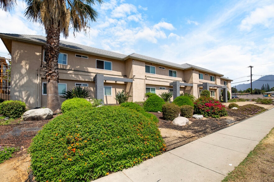 1429 N Grove Ave, Ontario, CA à vendre - Photo du bâtiment - Image 3 de 13