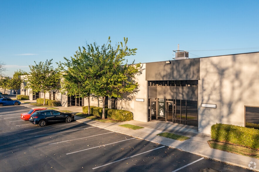 3621 W MacArthur Blvd, Santa Ana, CA for lease - Building Photo - Image 1 of 13