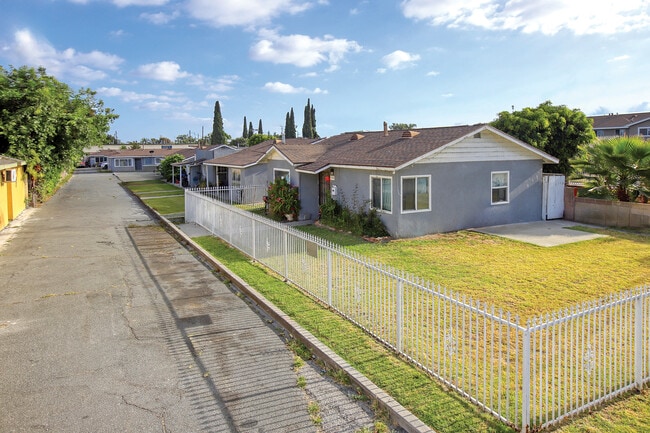 More details for 5540-5546 1/2 Clara St, Bell Gardens, CA - Multifamily for Sale