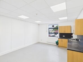 Holgate Park Dr, York for lease Interior Photo- Image 2 of 5